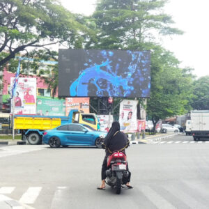 Mall Vicinity – Roadside